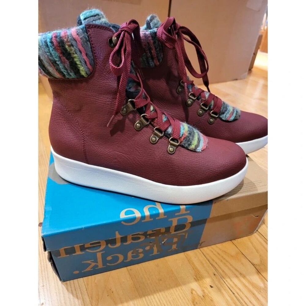 OTBT Roam Platform Winter Boots Women’s 8 Burgundy Insulated Vegan Leather